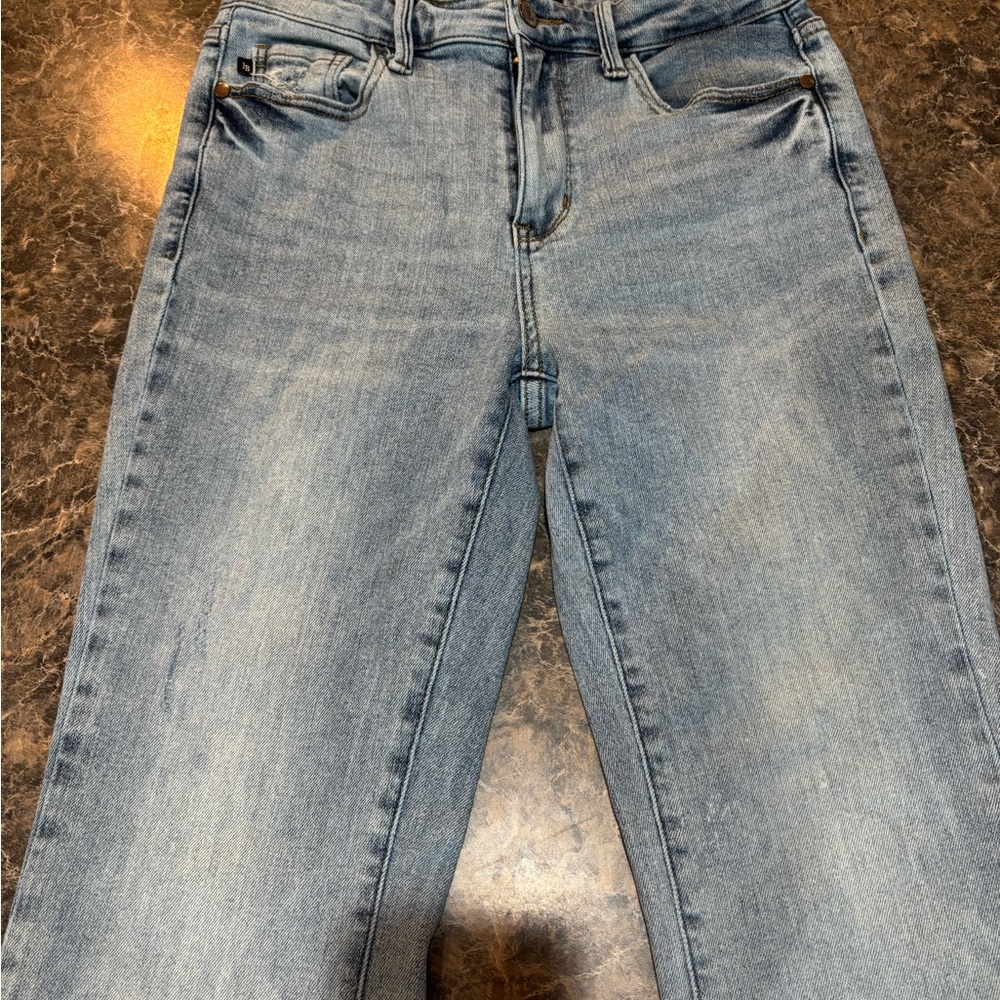 Judy Blue Light Wash Flare leg jeans.